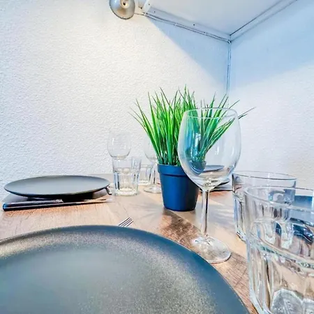 Apartment Bel Avec Balcon Et Parking Prive