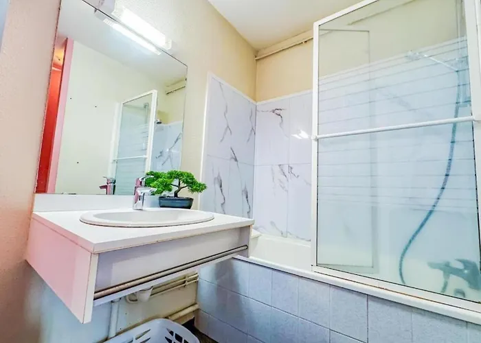 Bel Avec Balcon Et Parking Privé